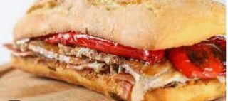 Bocadillo solomillo con pimientos