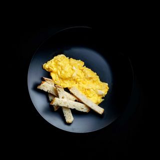 Huevos Revueltos con Tosta