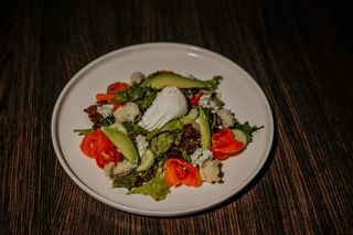 Салат з слабосоленою сьомгою