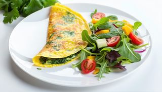 Спаначен омлет с микс салата
