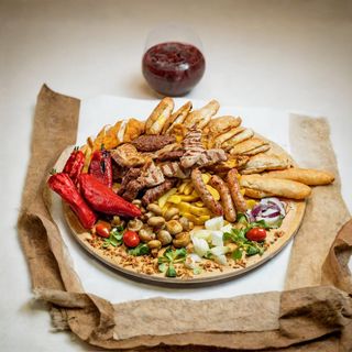 Plata "Mrak za 4 osobe