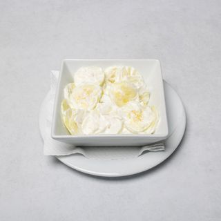 Krastavci s vrhnjem salata