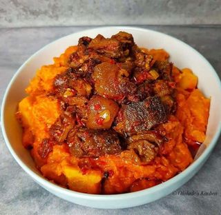 Porridge yam and goat meat