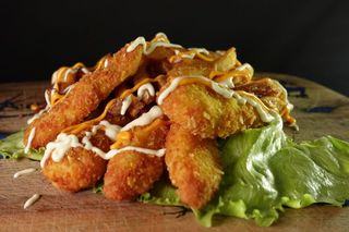 Пилешки филенца + сос