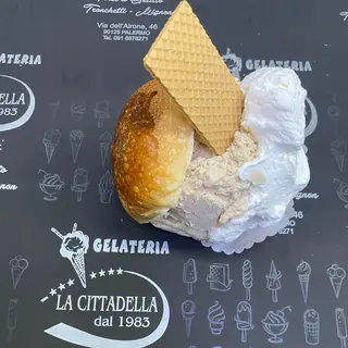Brioche gelato con doppia panna