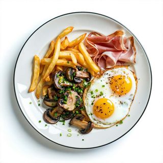 Huevos Rotos Con Patatas, Setas Y Jamón