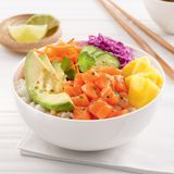 Poke Bowl Saumon - Concombre - Tomate - Avocat - Mangue Ou Ananas