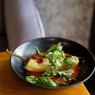 Запеченный баклажан в томатном соусе со страчателлой