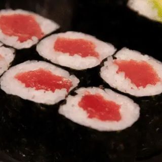 20. Rollo De Atún Picante (6 Pzs.)