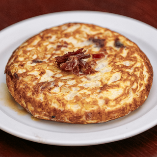 Truita de patates amb pernil de jabugo