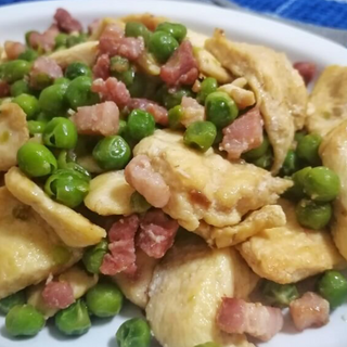 Pollo prosciutto e piselli 