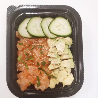 Mini poke salmón