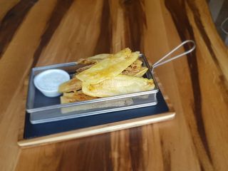 Тиквички по гръцки с чеснов сос