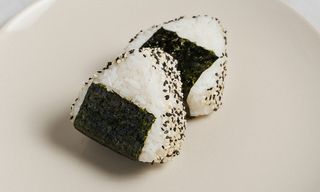 Onigiri goma wakame -2 szt-