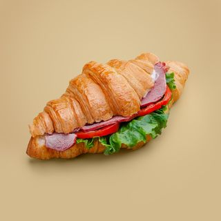 Круассан с говядиной