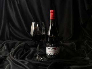 Sentada Sobre la Bestia