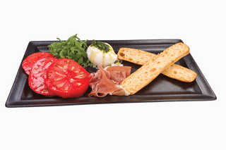 Домат с прясно сирене бурата и  прошуто (300г)