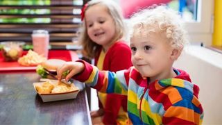 Menu bambino a scelta nel menu' sottostante compreso di patatine, bibita e gioco in omaggio a scelta M o F