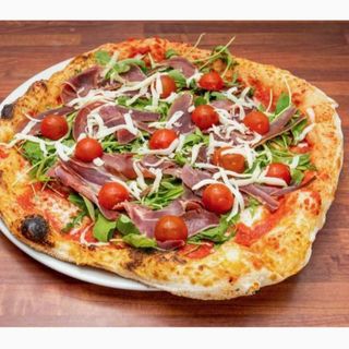 Pizza Prosciutto Crudo Amb Rúcula E Pomdorini