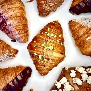 Croissant pistacjowy