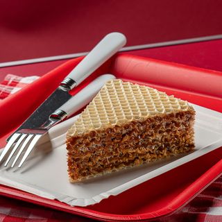 Вафельний торт зі згущеним молоком