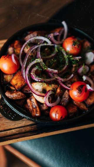 Сковорідка зі свининою та овочами (350 г)