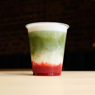 Matcha latte truskawkowa