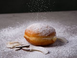 Пончик з кокосом (120g)