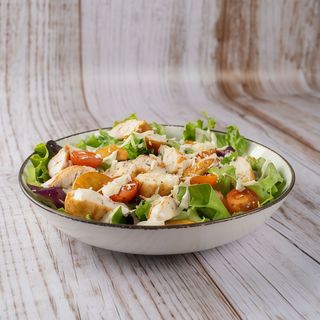 Ensalada pollo empanado