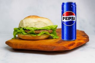 Pepsi 0.33l + velika pljeskavica