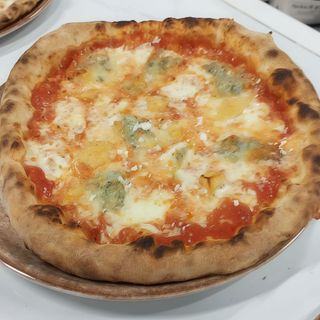 Pizza 4 Formaggi Mediana (30 cm.)