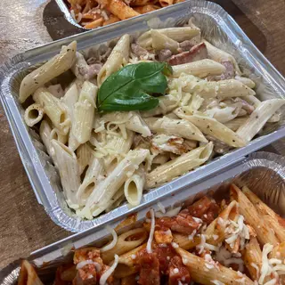 Penne cu pui, bacon și sos alb