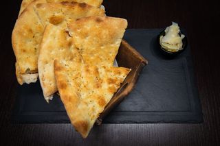  Focaccia cu parmezan