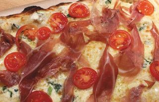 Пица със сирене Филаделфия, сирене Рикота, пресен спанак (500г)