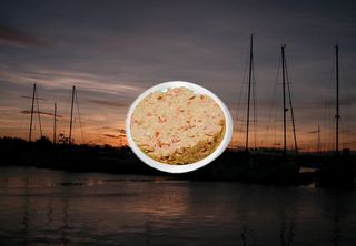 Ensaladilla De Marisco Con Salsa Rosa