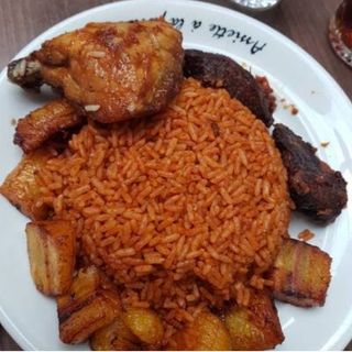 SMOKEY JOLLOF RICE X  CHICKEN X PLANTAIN