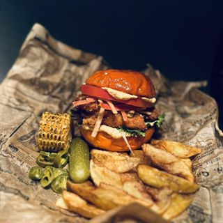 HALLOWEEN БУРГЕР CRISPY CHICКEN