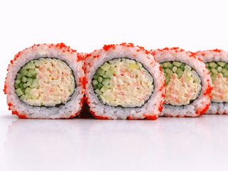 Uramaki z sałatką z surimi 8 szt.
