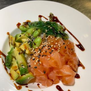 C1. Poke salmon