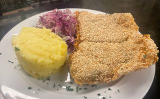 Snitel de pui cu susan meniu