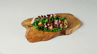 პიტა ღორის სტეიკით და საფირმო სოუსით