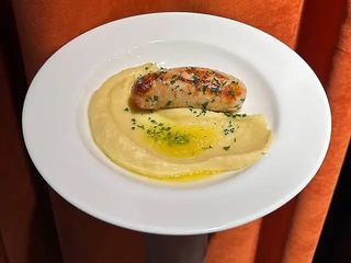 Сальсіча з картопляним пюре