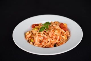 Tagliatelle s lososom i tikvicama