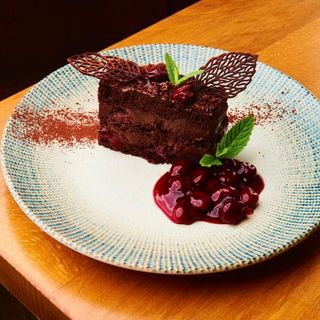 Acel tort cu ciocolata si visine