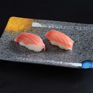 93.Nigiri de atún (3 uds.)