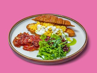 Croissant cu scramble