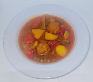 guiso de albóndigas de bacalao