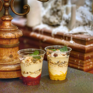 Yogurt Parfait cu musli si fructe de padure-produs de post