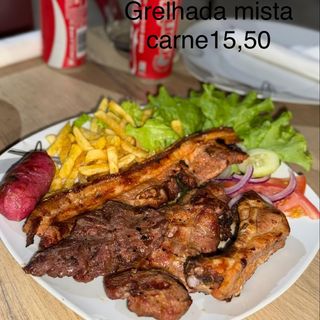 Grelhada mista carne