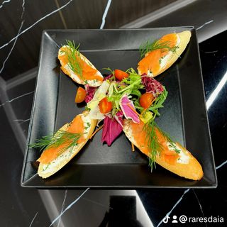 Bruschete cu somon fume si marar